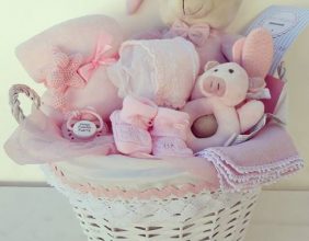 Canastilla de recién nacido en rosa
