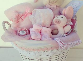 Canastilla de recién nacido en rosa